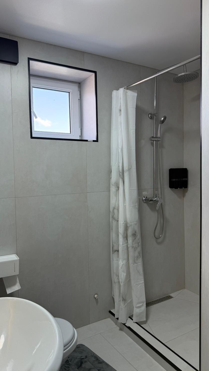 Shower, Bathroom, towels
