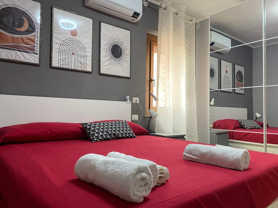 Bed, towels, air conditioner