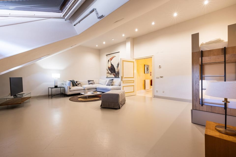 Communal lounge/ TV room, TV and multimedia, Living room, Evening entertainment