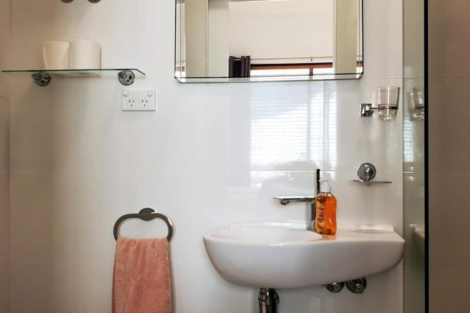 Coastal Breeze 2Bedrm 2Bath Pool & Slide Apartment hotel in Perth