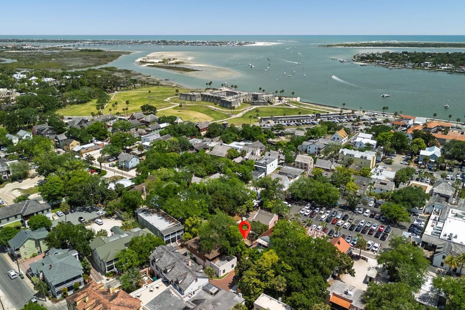 Urban Loft - City Center Walk to Everything Apartment in Saint Augustine