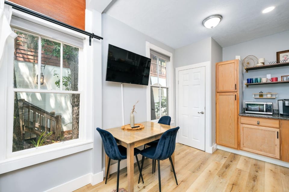 Courtyard Flat - City Center Walk to Everything Apartment in Saint Augustine