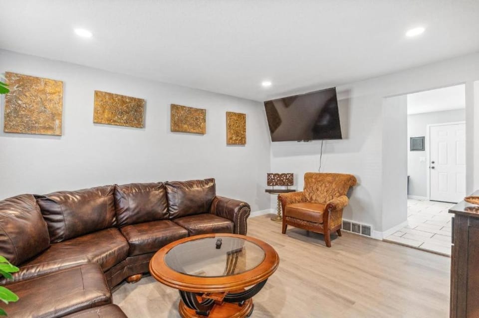 All New! Convenient Location! Sleeps 6 House in Denver