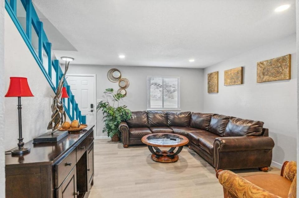 All New! Convenient Location! Sleeps 6 House in Denver