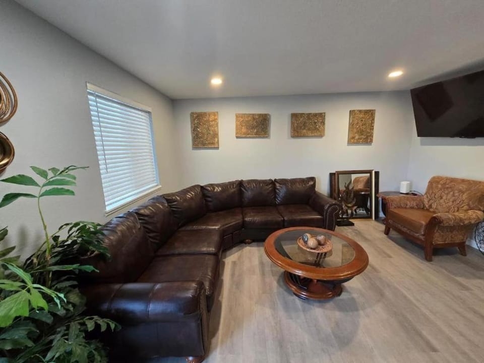 All New! Convenient Location! Sleeps 6 House in Denver