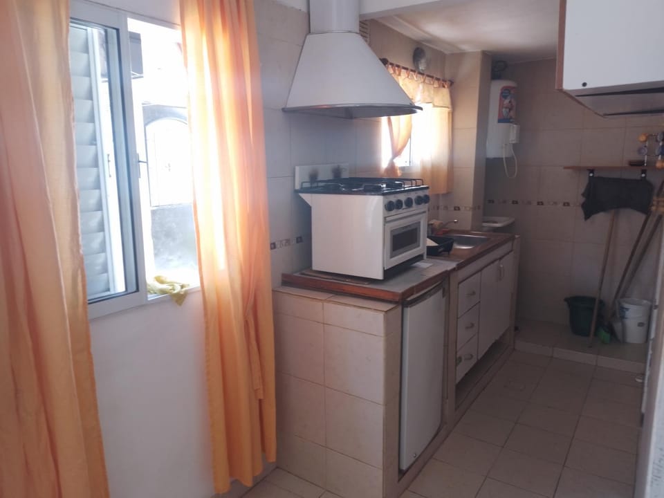 Coffee/tea facilities, Kitchen or kitchenette, oven, pet friendly, stove