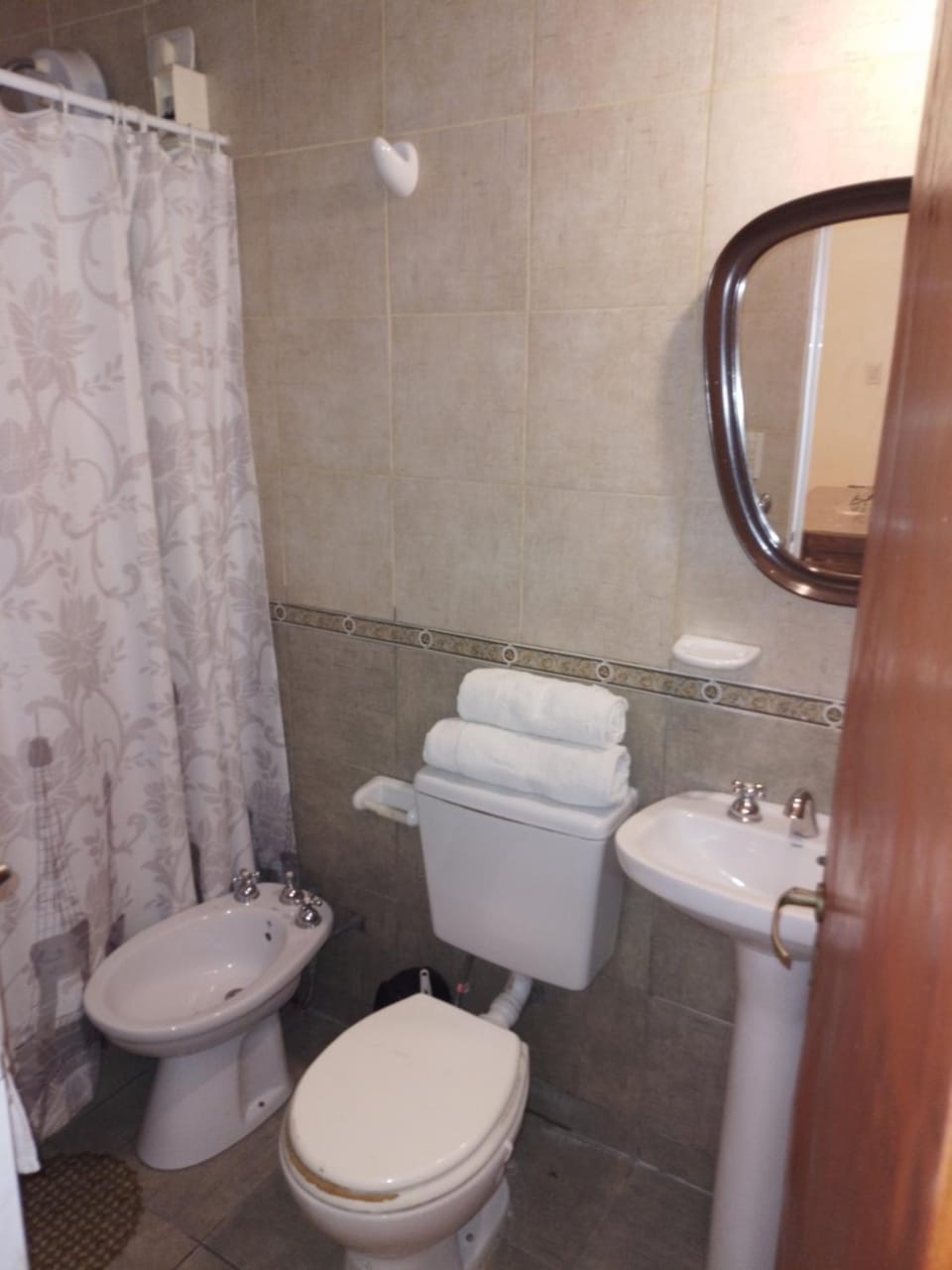 Shower, Toilet, Bathroom, bidet, towels