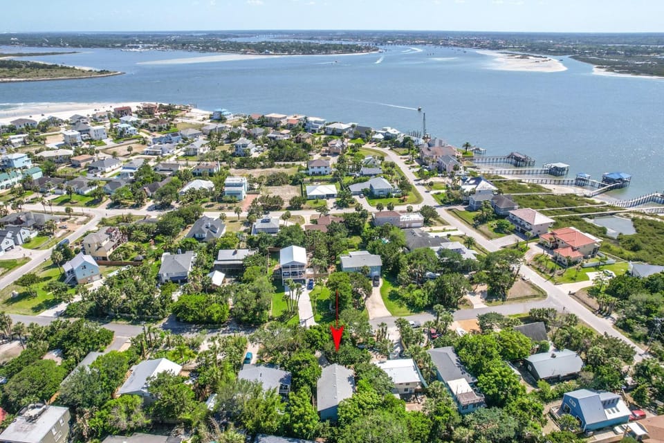 Sandpiper Cottage- Walk to Beach and Pier Apartment in Vilano Beach