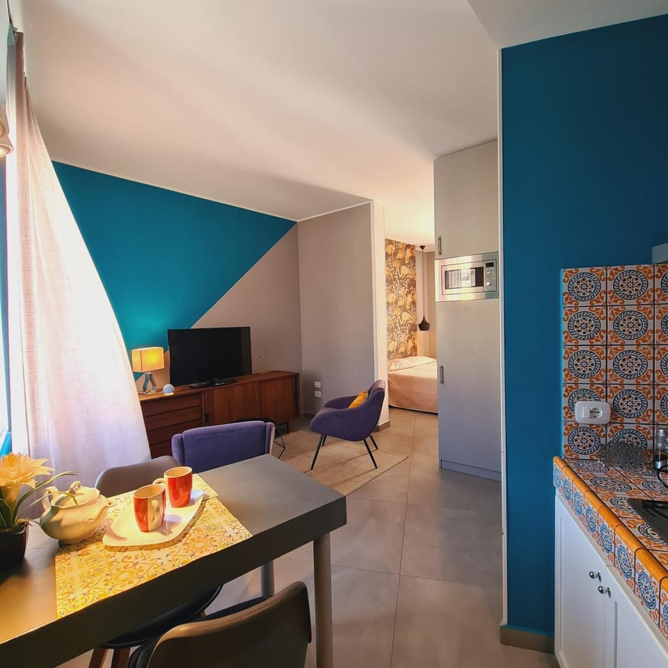 TV and multimedia, Kitchen or kitchenette, Living room