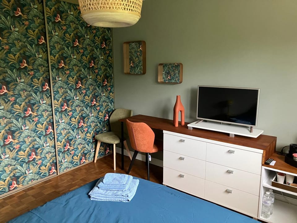Chambre indépendante 10min circuit 24h tramway Vacation rental in Le Mans