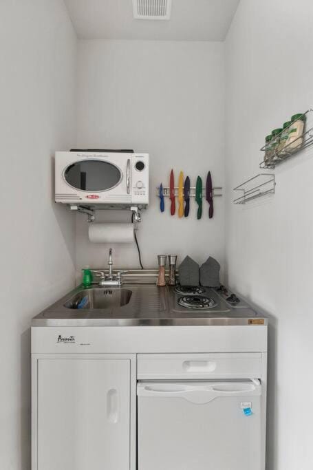 Bodhi's sweet suite - Micro Studio - 91Walkscore Apartment in Ballard