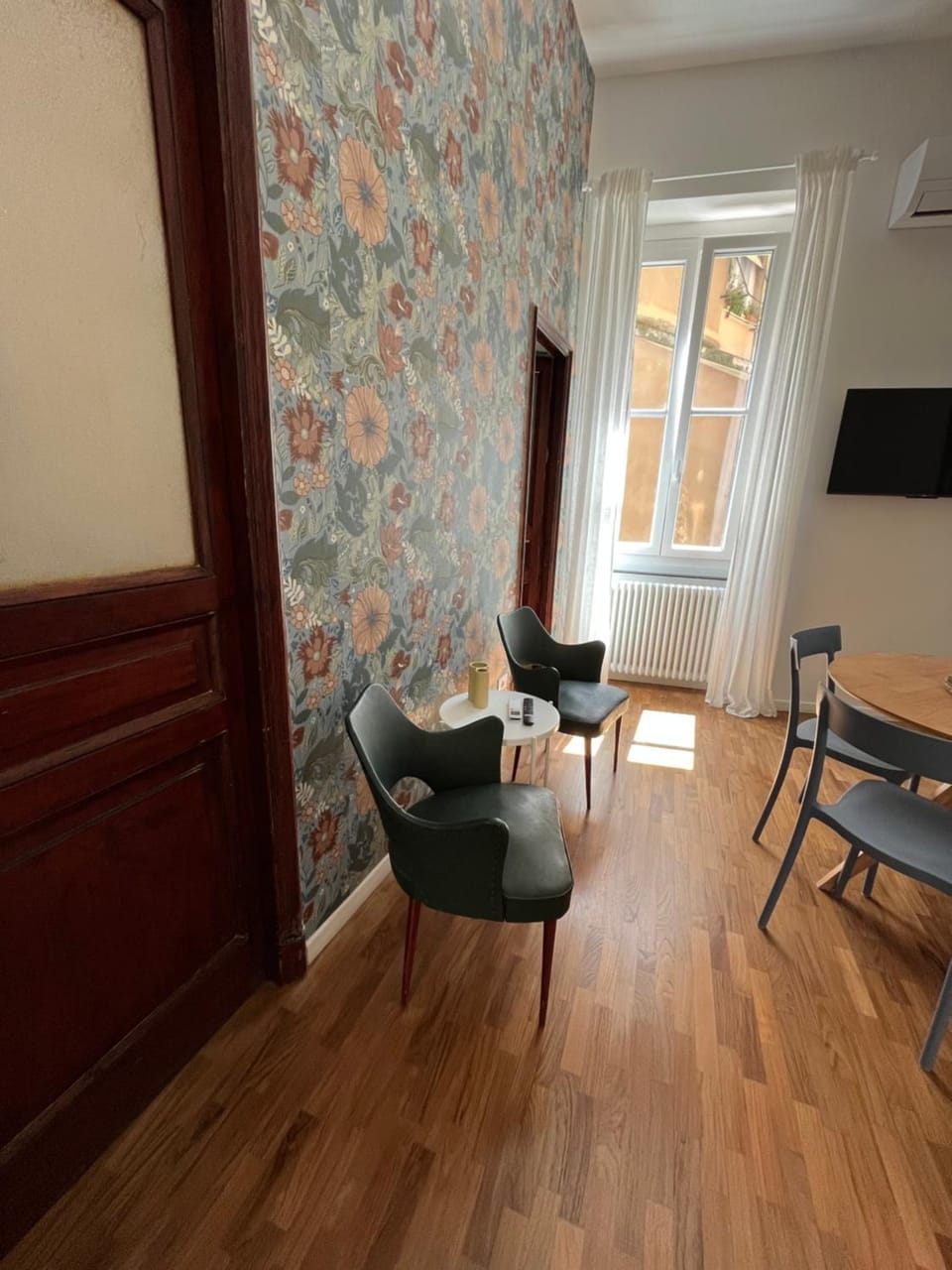 TV and multimedia, Seating area, Evening entertainment