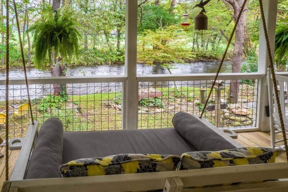 Patio, Natural landscape, View (from property/room), Balcony/Terrace, Seating area, Garden view, River view