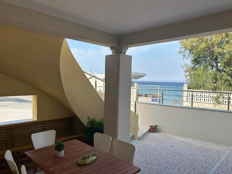 Patio, Balcony/Terrace, Seating area, Dining area, Sea view