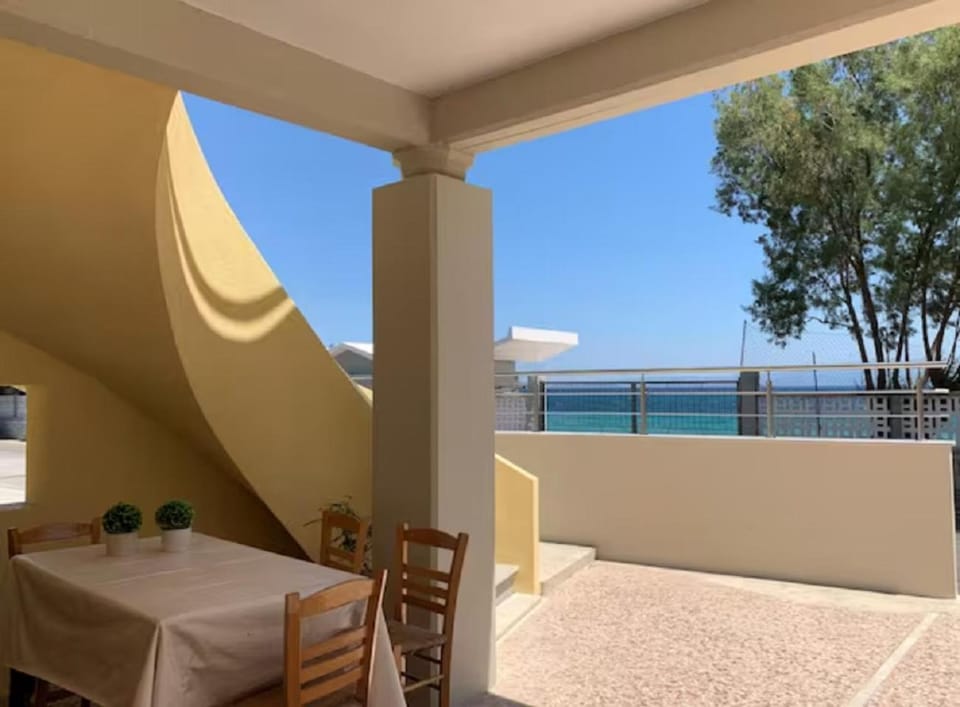 Blue Flag Award Winning Ormos Lo Beach: Home 1 Villa in Decentralized Administration of the Aegean