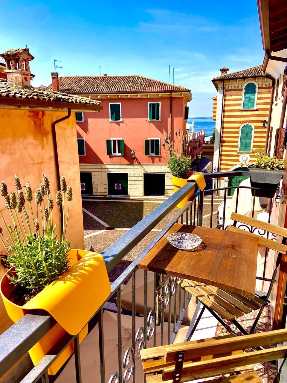 View (from property/room), Balcony/Terrace, Dining area