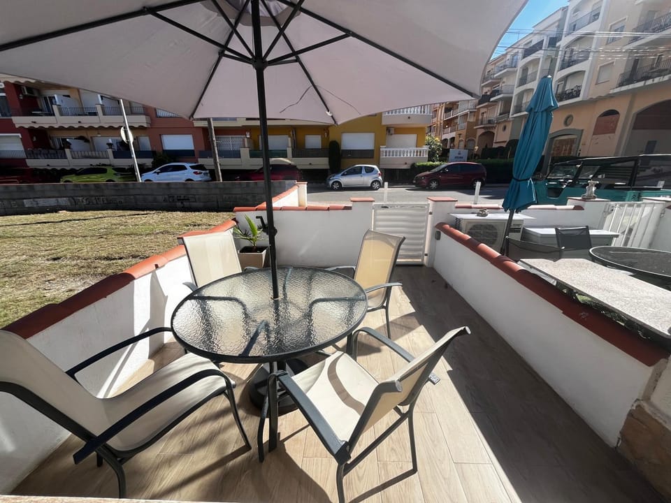 appartement situé a 100 m de la plage Apartment in Alt Empordà