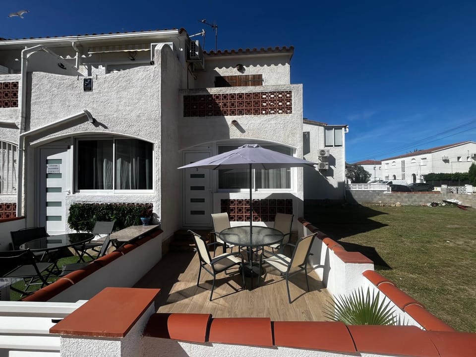 appartement situé a 100 m de la plage Apartment in Alt Empordà