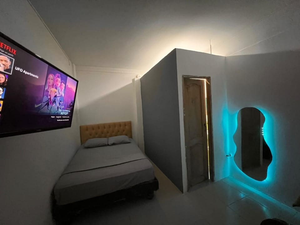 UFO Rooms Hostel in Montanita