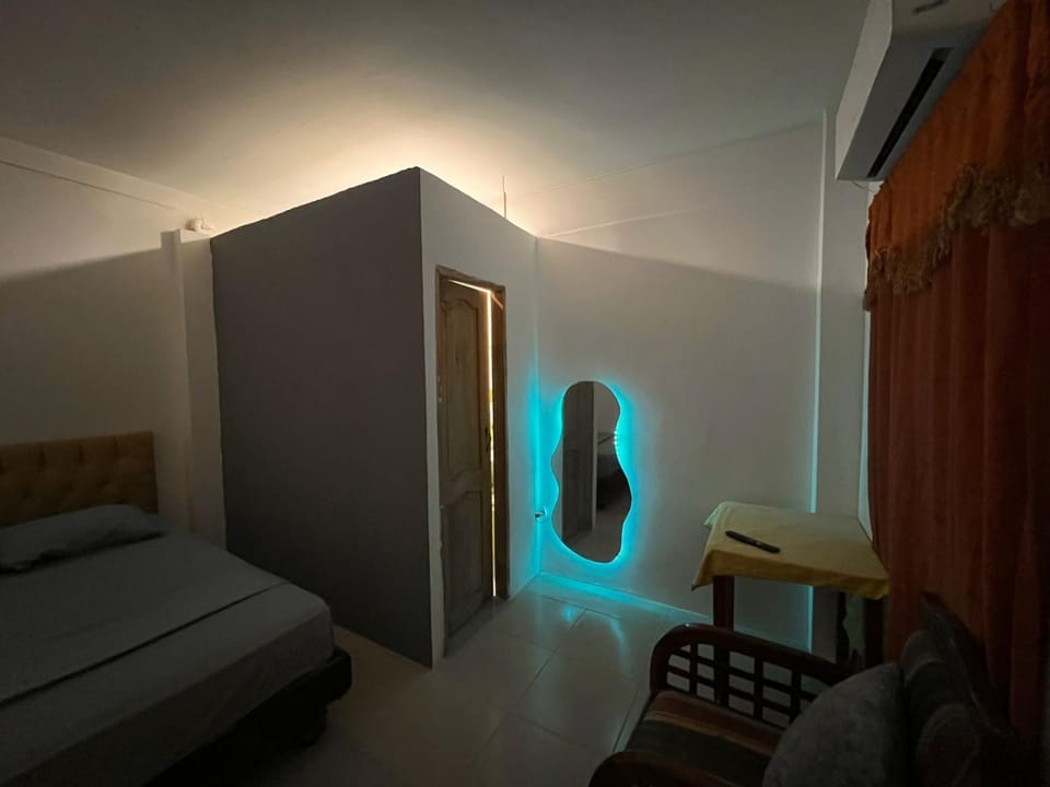 UFO Rooms Hostel in Montanita