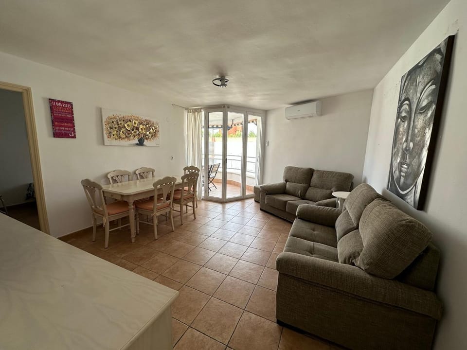 Spacious apartment for a big company Apartment in Salou