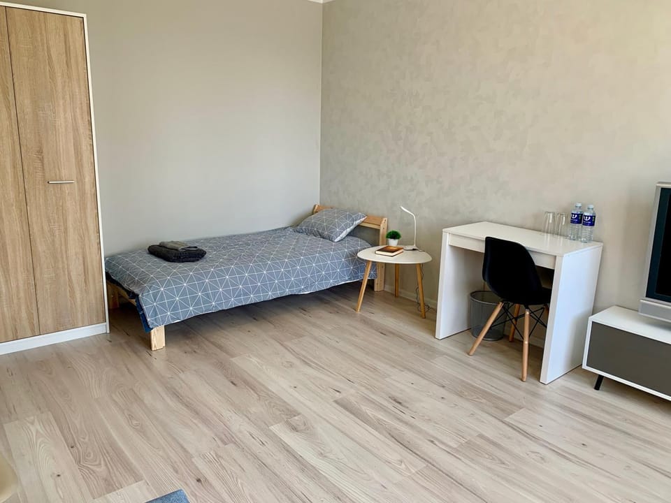 Photo of the whole room, Bedroom, hair dresser