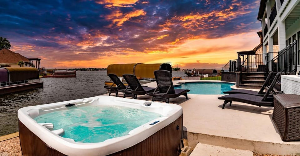 The Waterfront Villa Villa in Lake Conroe