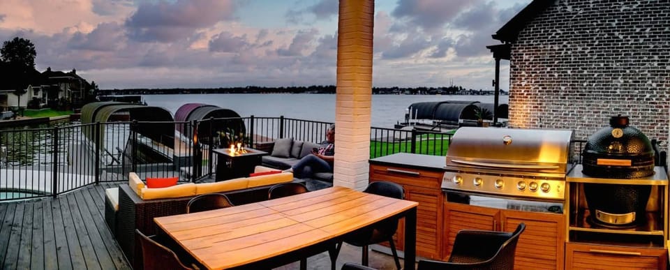 The Waterfront Villa Villa in Lake Conroe