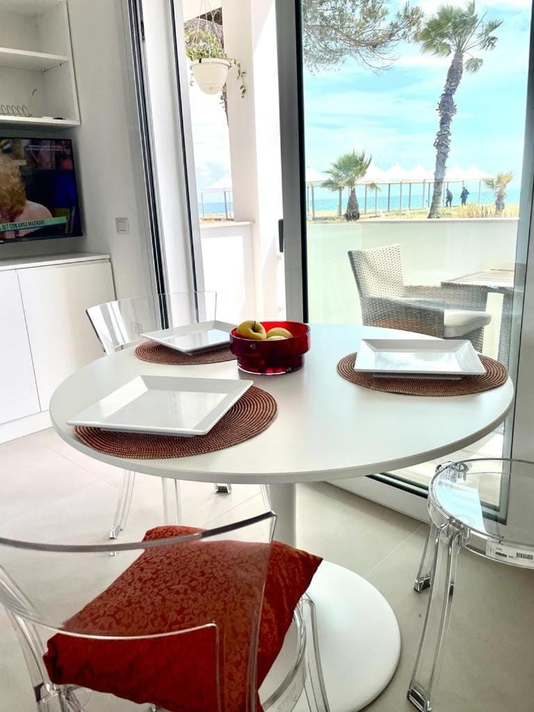 Natural landscape, TV and multimedia, Seating area, Dining area, Sea view