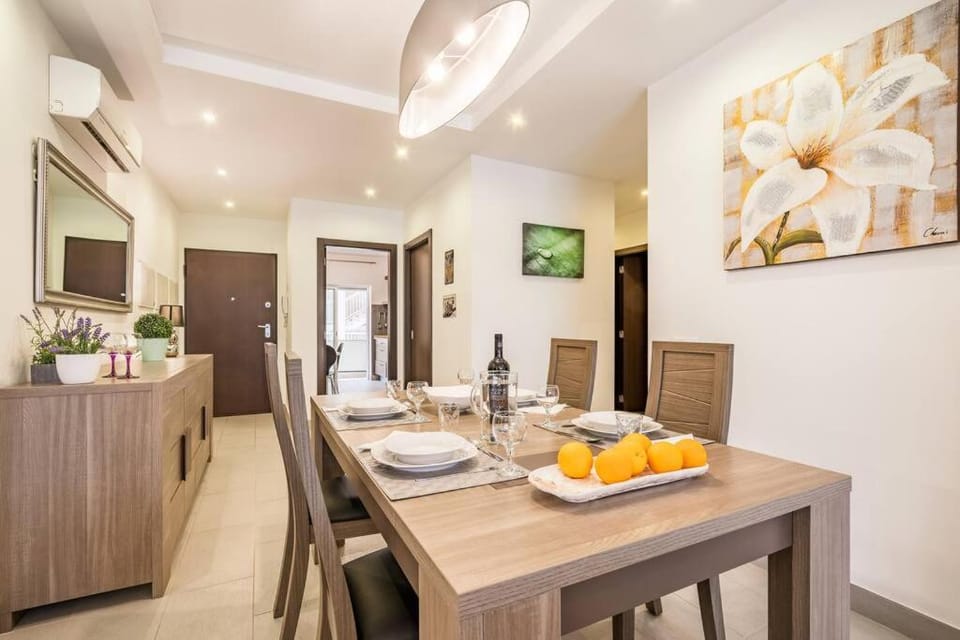 Food and drinks, Dining area