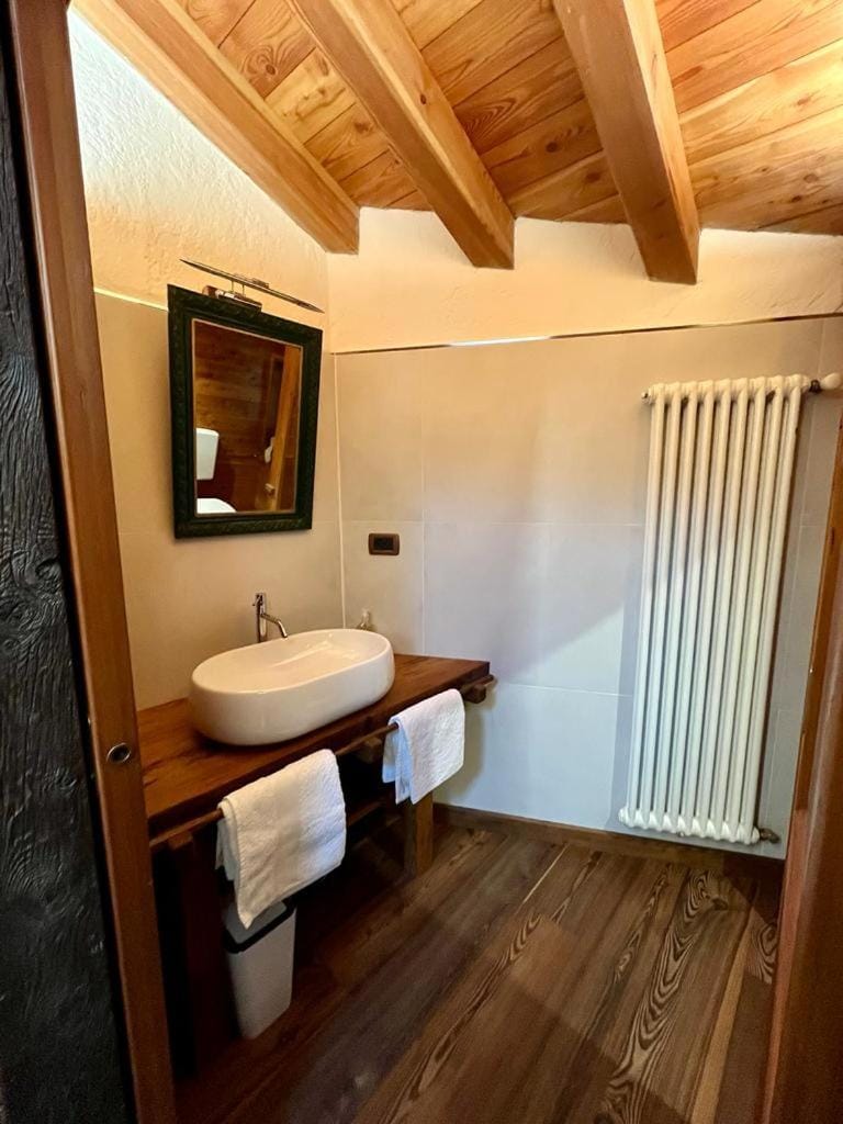 La Louye su La Goumba Bed and Breakfast in Aosta Valley, Italy