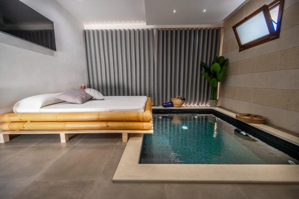 Villa Carmiano b&b Luxury bedrooms in Avola in the province of Syracuse with room with swimming pool Bed and Breakfast in Sicily