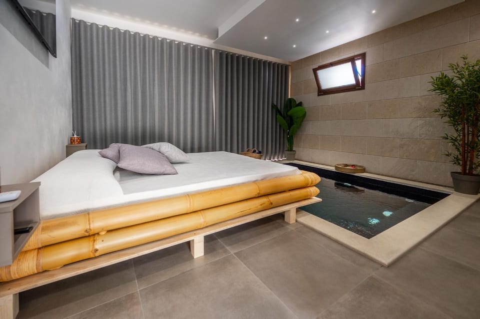 Villa Carmiano b&b Luxury bedrooms in Avola in the province of Syracuse with room with swimming pool Bed and Breakfast in Sicily