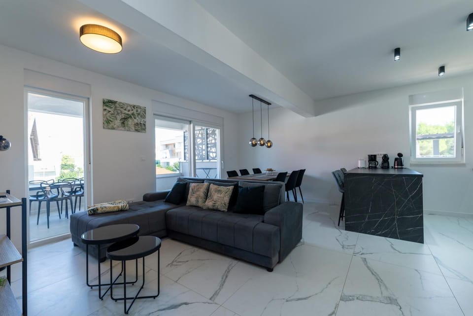 Living room, Dining area, kitchen