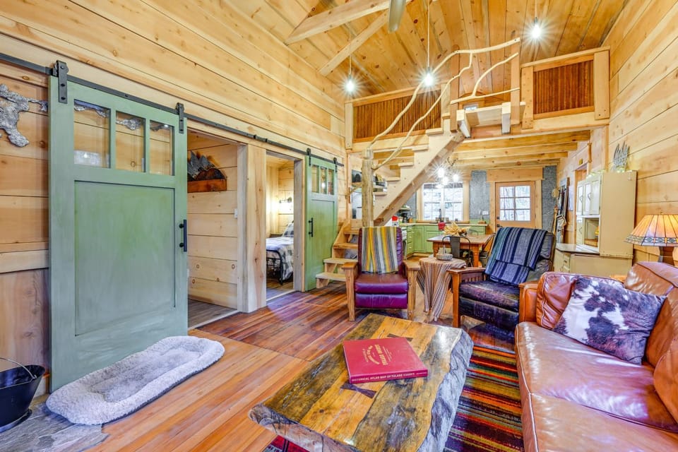Creekside Cabin ~ 26 miles to Kings Canyon! Cabin in Sierra Nevada