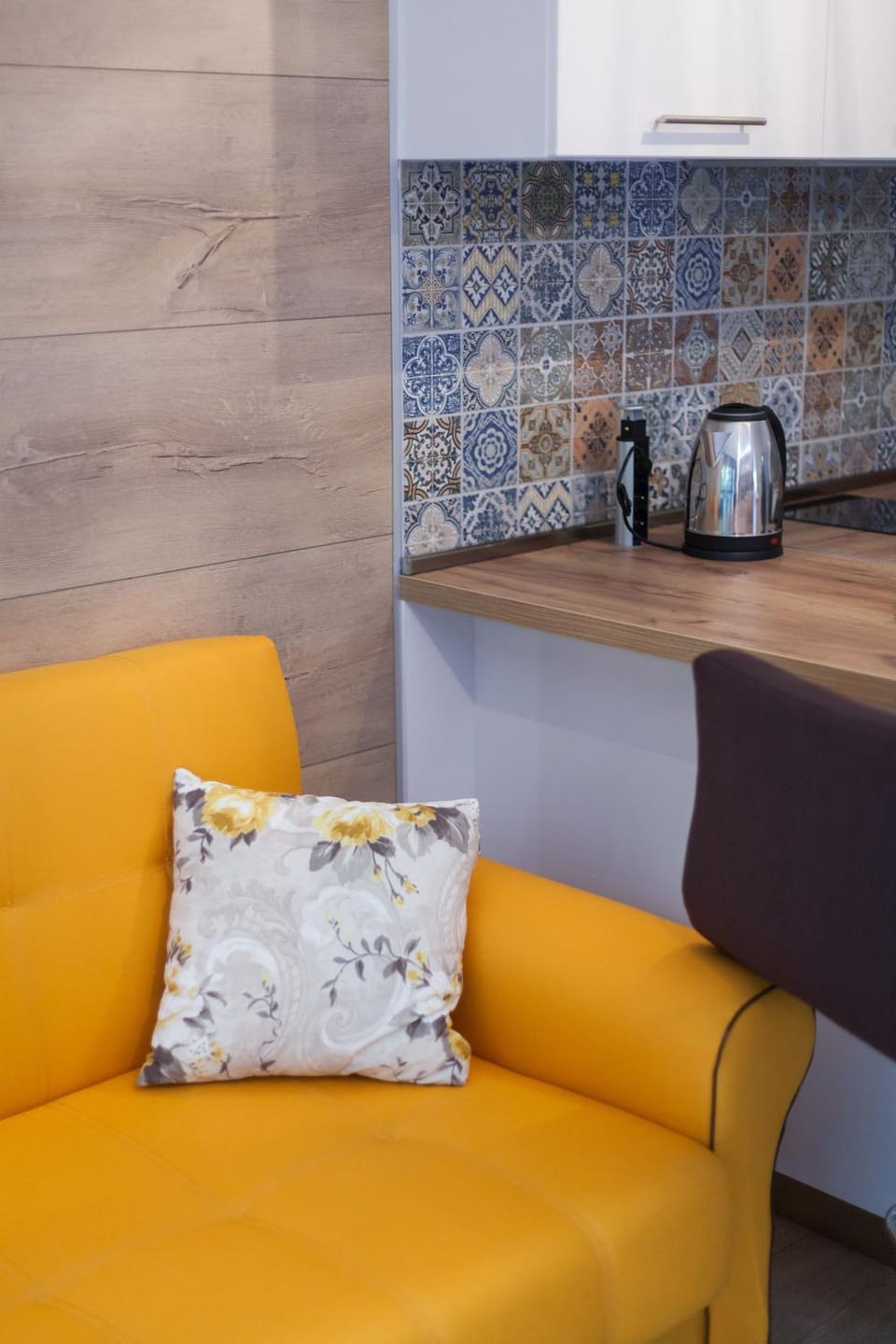 Coffee/tea facilities, Kitchen or kitchenette, Living room, Seating area