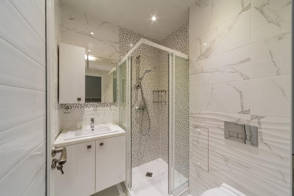 Shower, Bathroom, towels