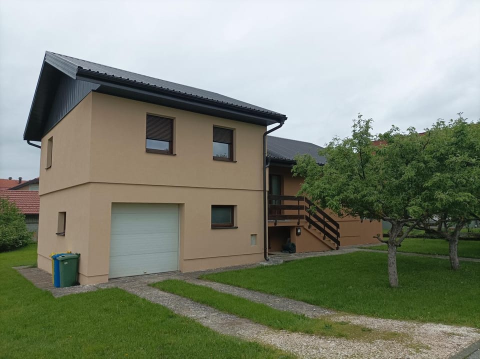 Property building, Spring, Day, Garden