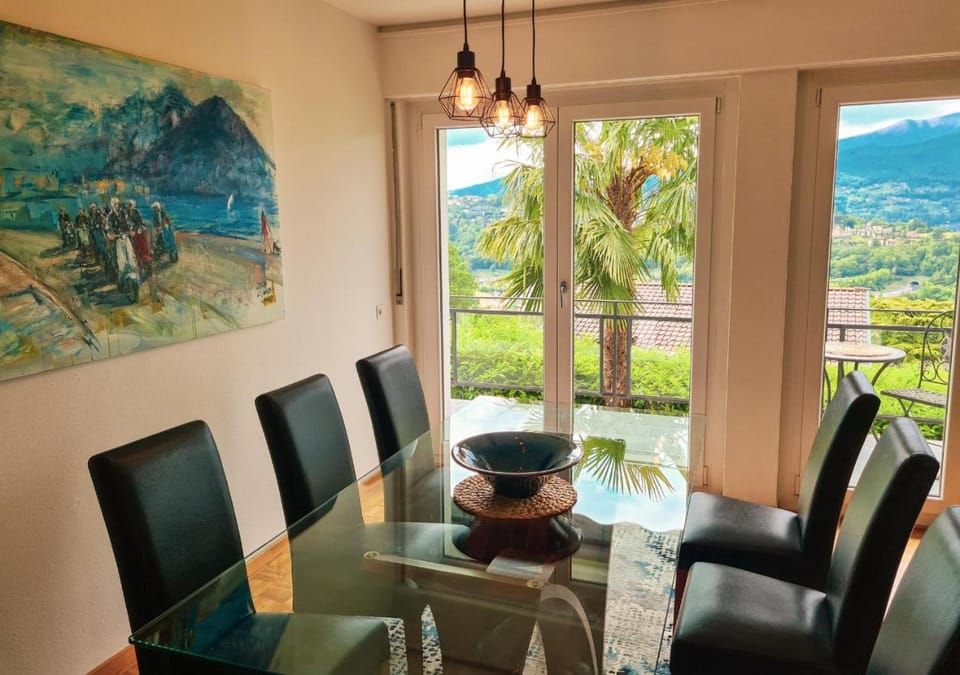 Natural landscape, View (from property/room), Balcony/Terrace, Living room, Seating area, Dining area, Mountain view