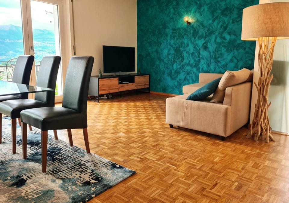 Communal lounge/ TV room, TV and multimedia, Living room, Seating area, Evening entertainment