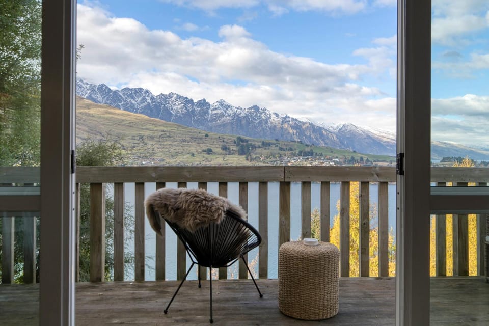 Lake & mountain view home in CBD House in Queenstown