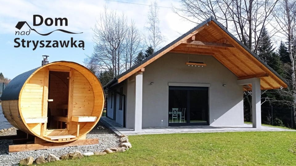 Dom nad Stryszawką z BALIĄ i SAUNĄ - domek wypoczynkowy na wyłączność Nature lodge in Lesser Poland Voivodeship