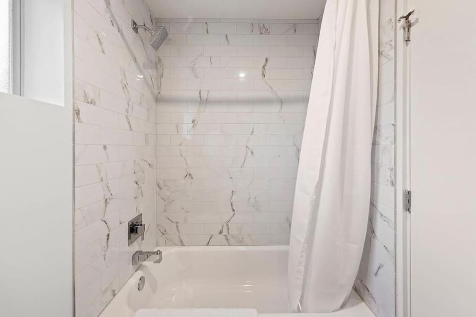 Poolside Studio in Central DTPH Location w/ Pool Apartment in Phoenix