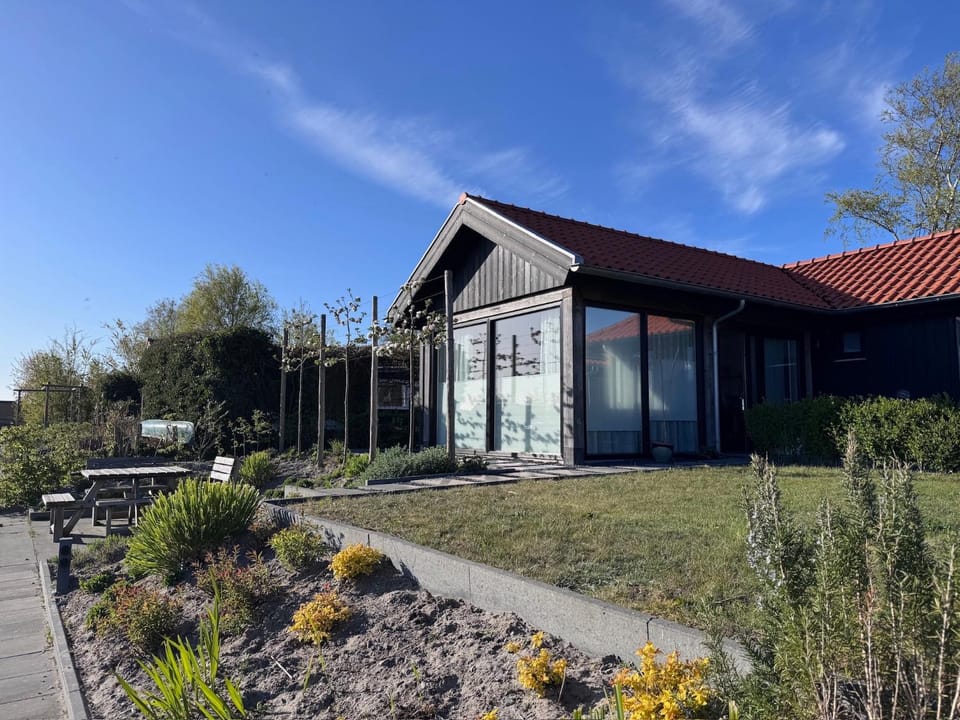 Ferienhaus mit Zugang zum Wasser House in Anjum
