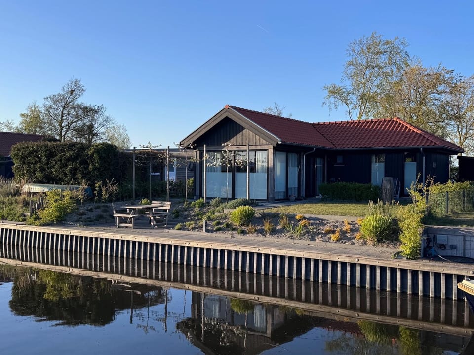 Ferienhaus mit Zugang zum Wasser House in Anjum