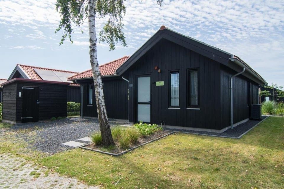 Ferienhaus mit Zugang zum Wasser House in Anjum