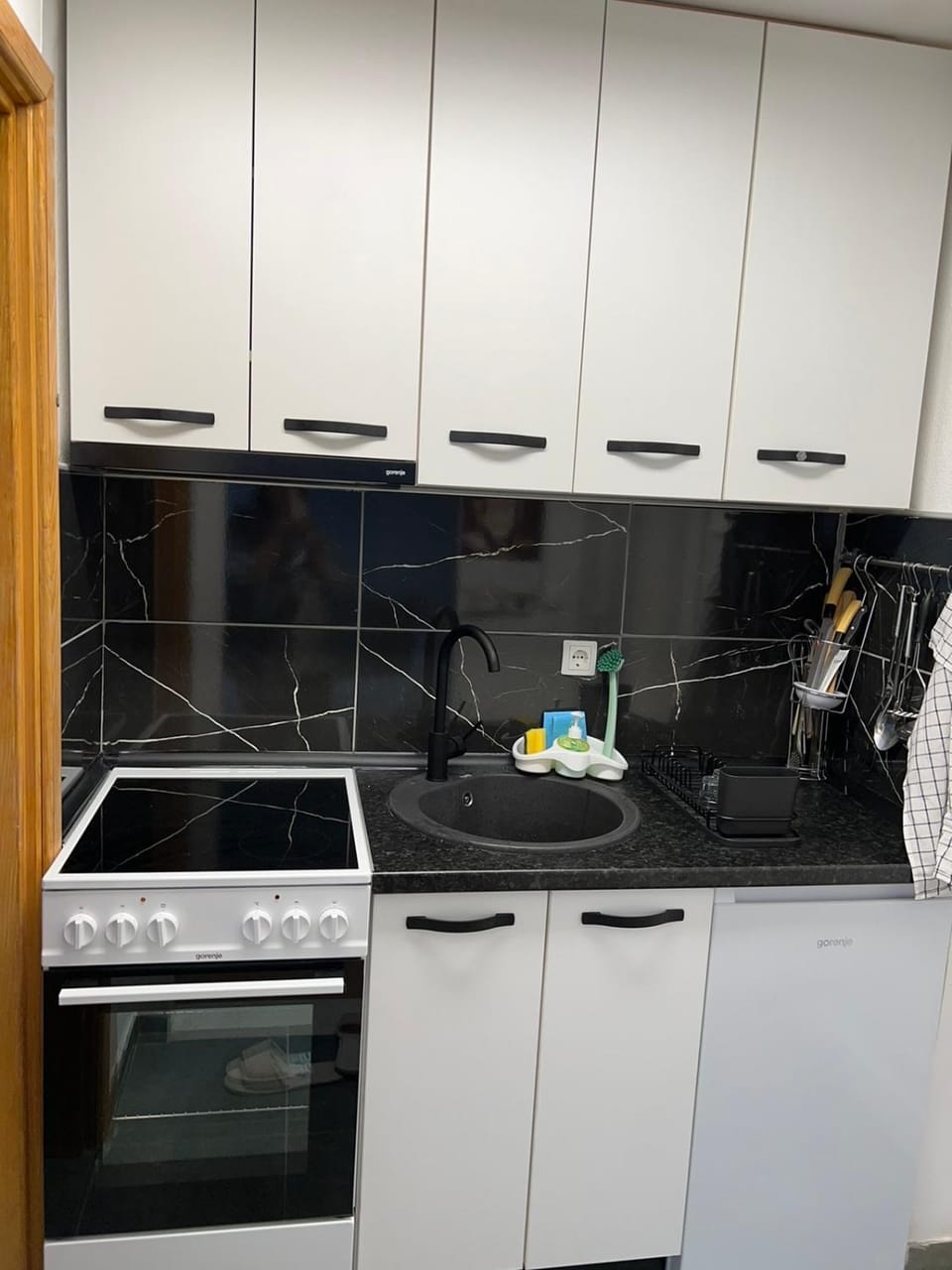 Kitchen or kitchenette, pet friendly, stove