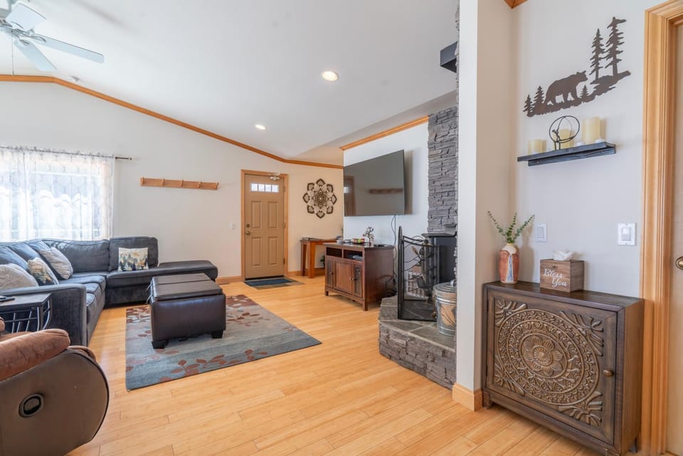 Rr-johnson Suite 2 House in June Lake