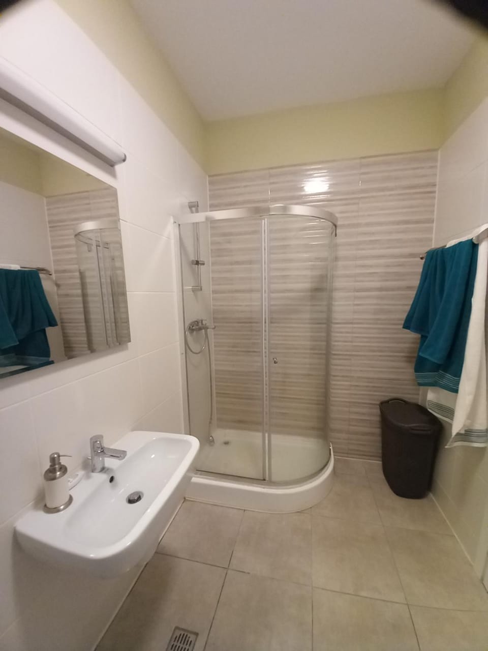 Shower, Bathroom, towels