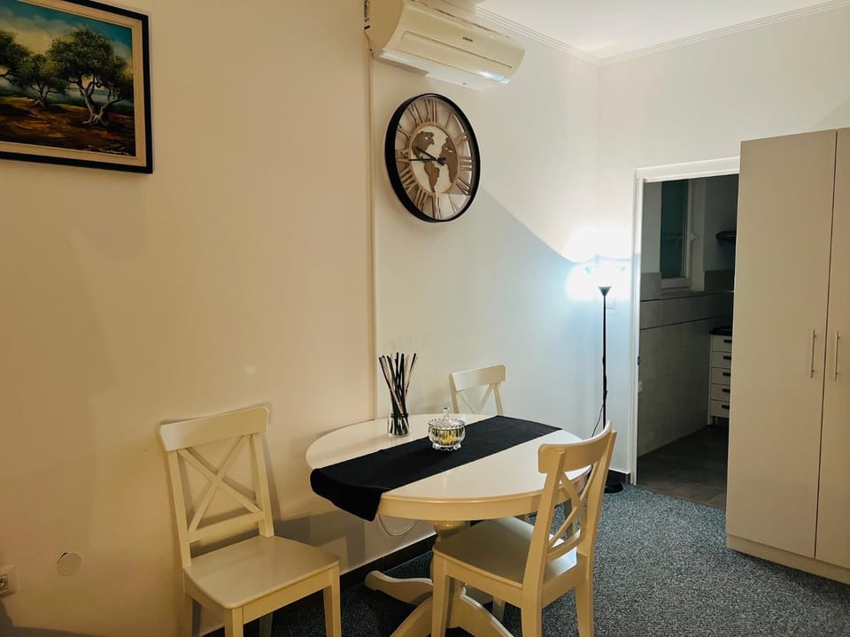 WHOLE HOUSE FOREST-yard and BBQ, private parking House in Rijeka